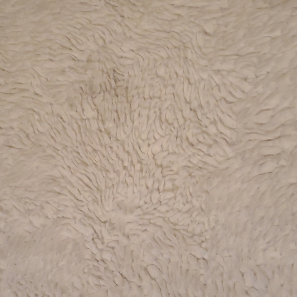 White Shag Rug - Picture 2 of 3